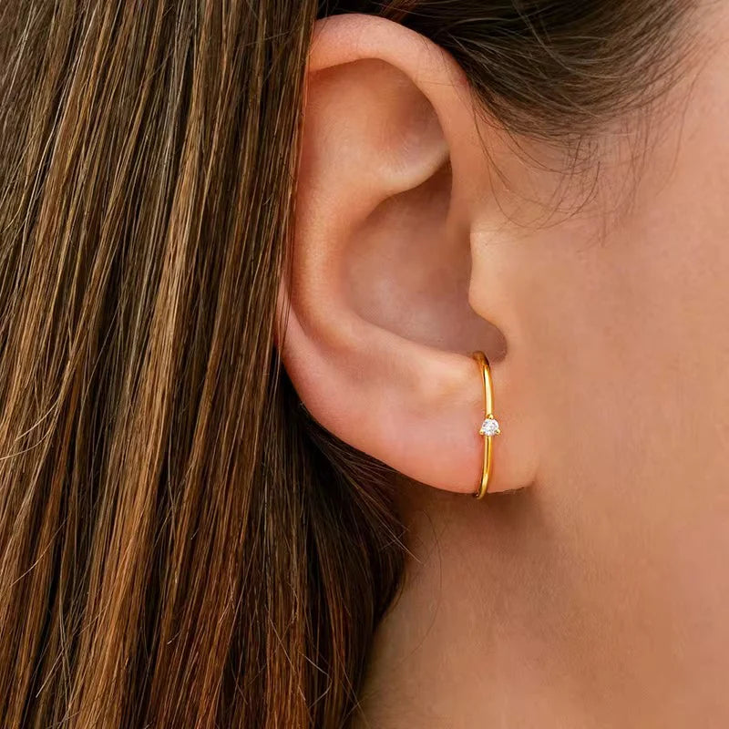Les boucles d'oreilles Arc diamanté