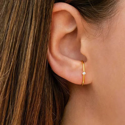 Les boucles d'oreilles Arc diamanté
