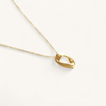 Le Collier Médaillon Ovale